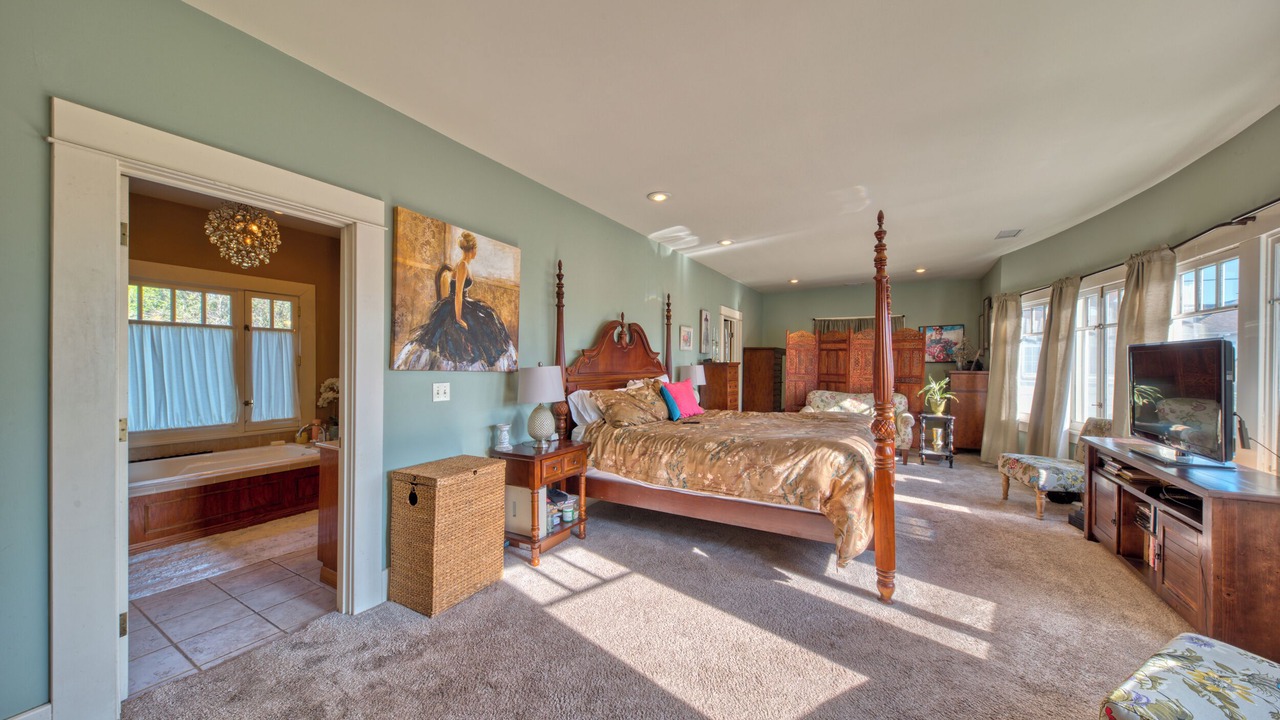 Photo of Bedroom in Mid City