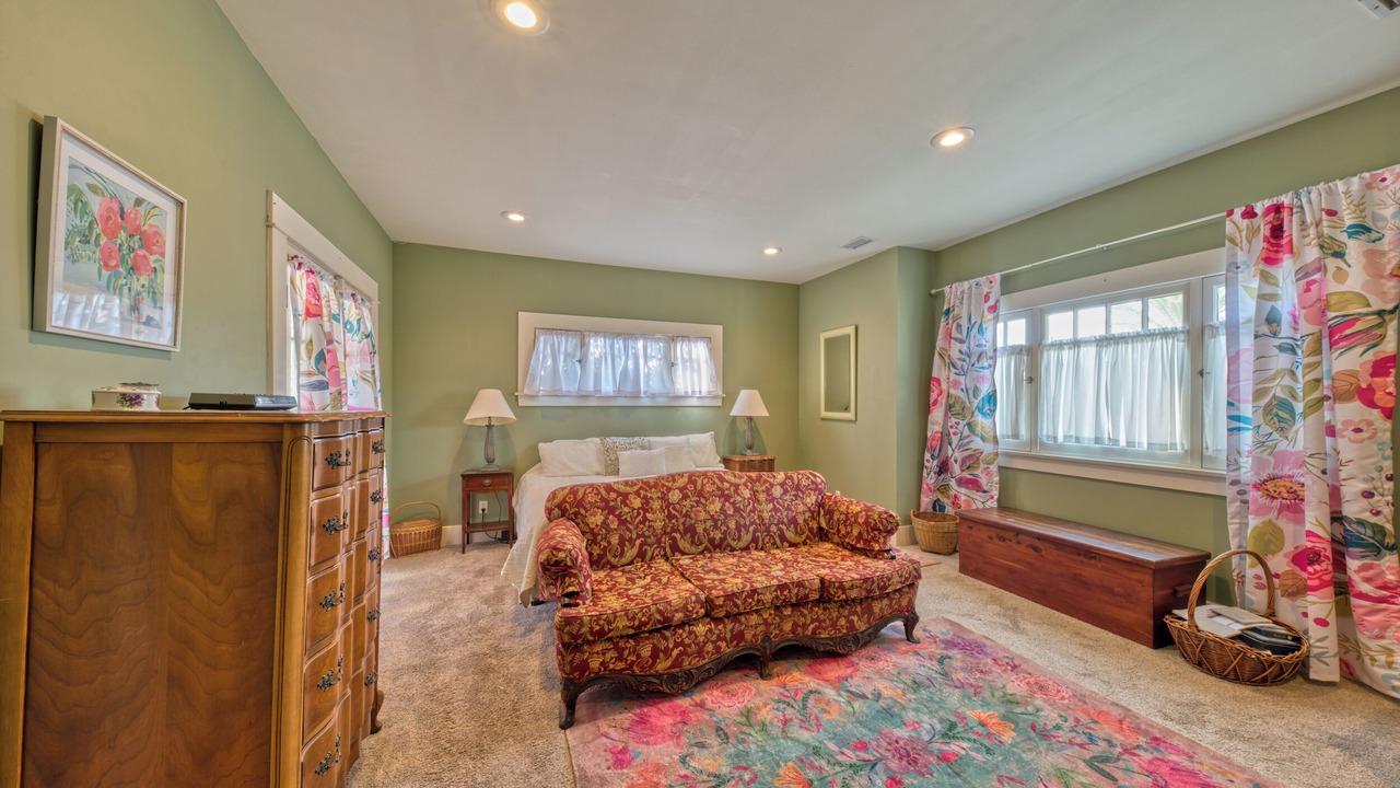 Photo of Livingroom in Mid City