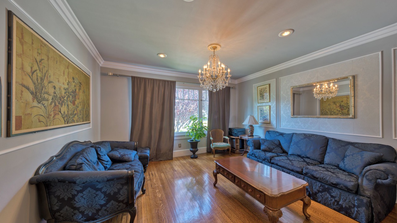 Photo of Livingroom in Mid City