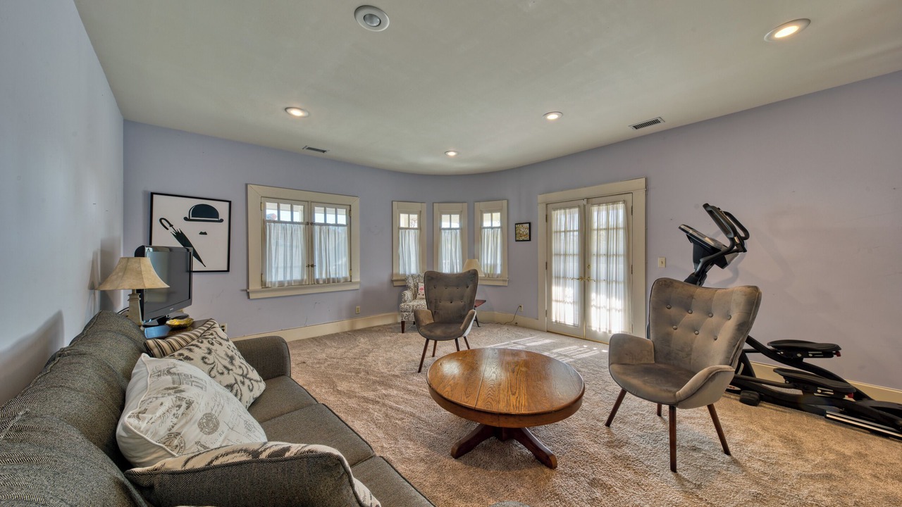 Photo of Livingroom in Mid City