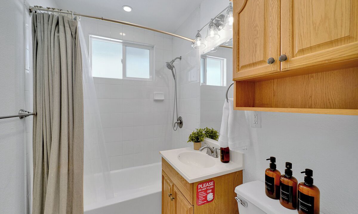 Photo of Bathroom in Lowlanders