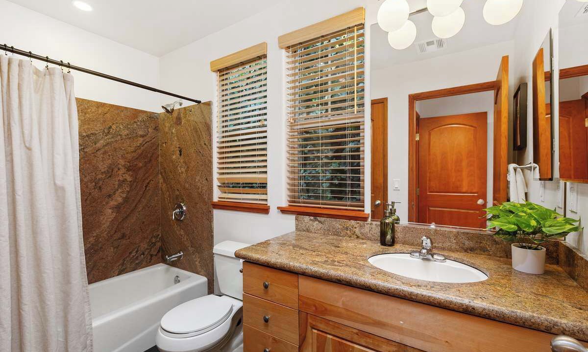 Photo of Bathroom in Mission Hills