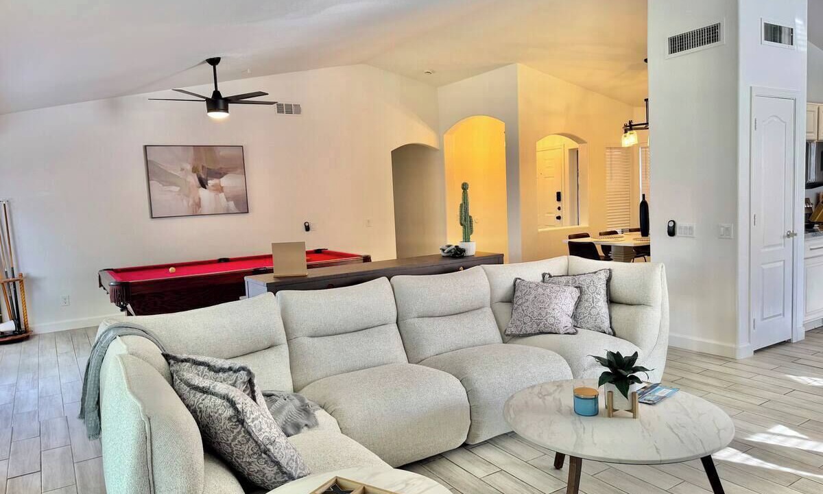 Photo of Livingroom in East Mesa
