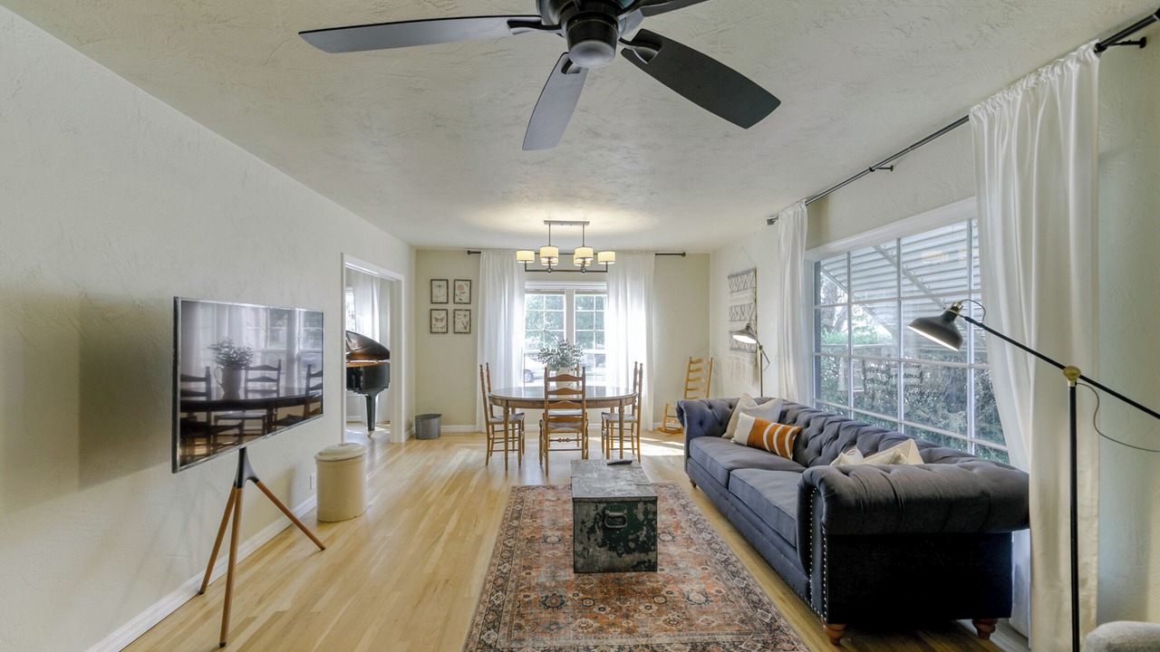 Photo of Livingroom in Redding