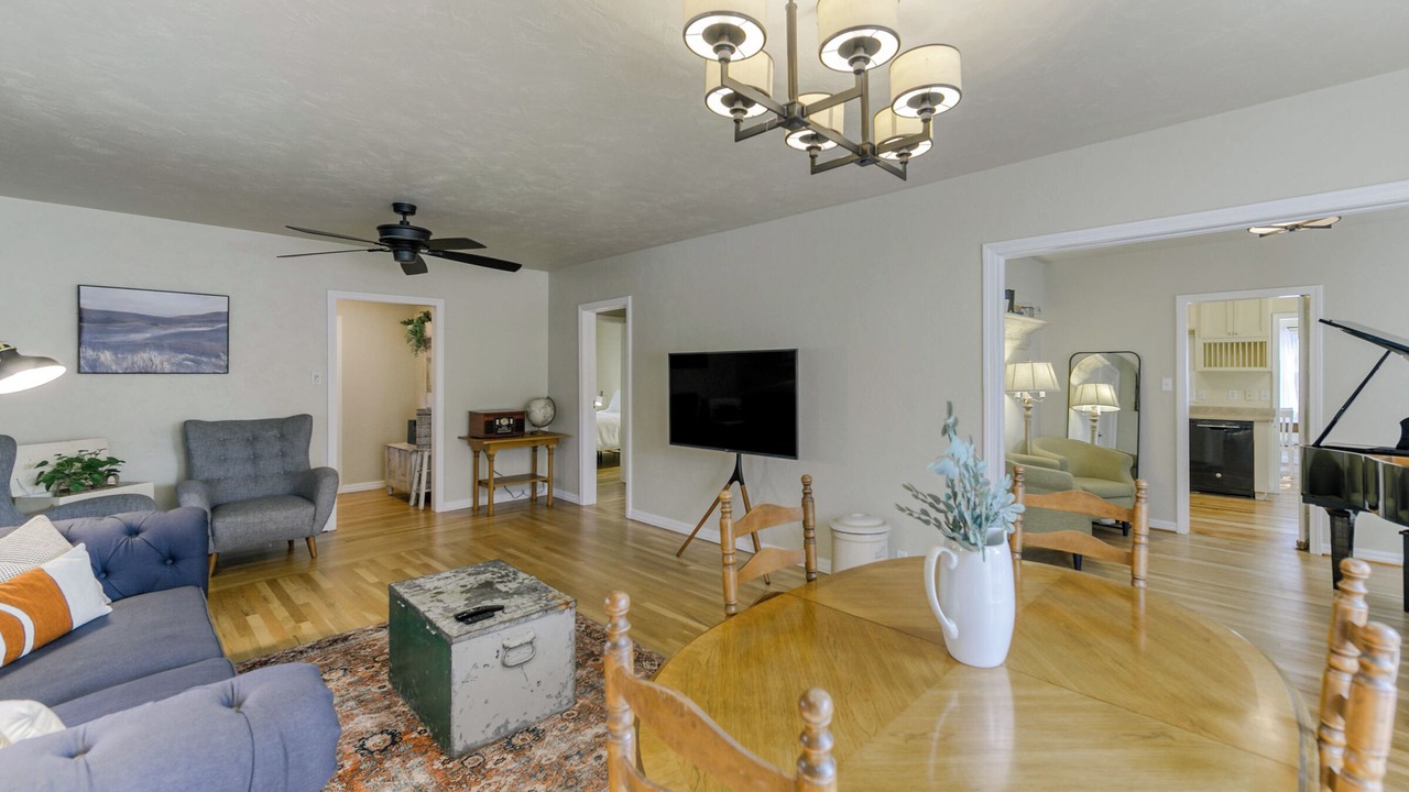 Photo of Livingroom in Redding