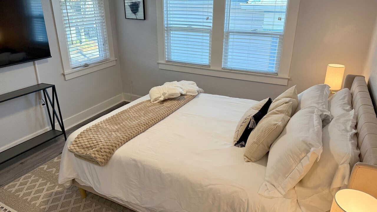 Photo of Bedroom in Downtown Sacramento