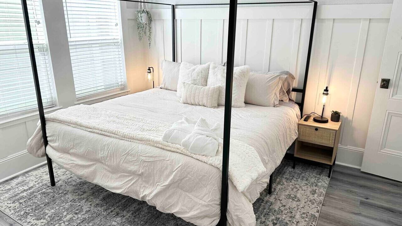 Photo of Bedroom in Downtown Sacramento