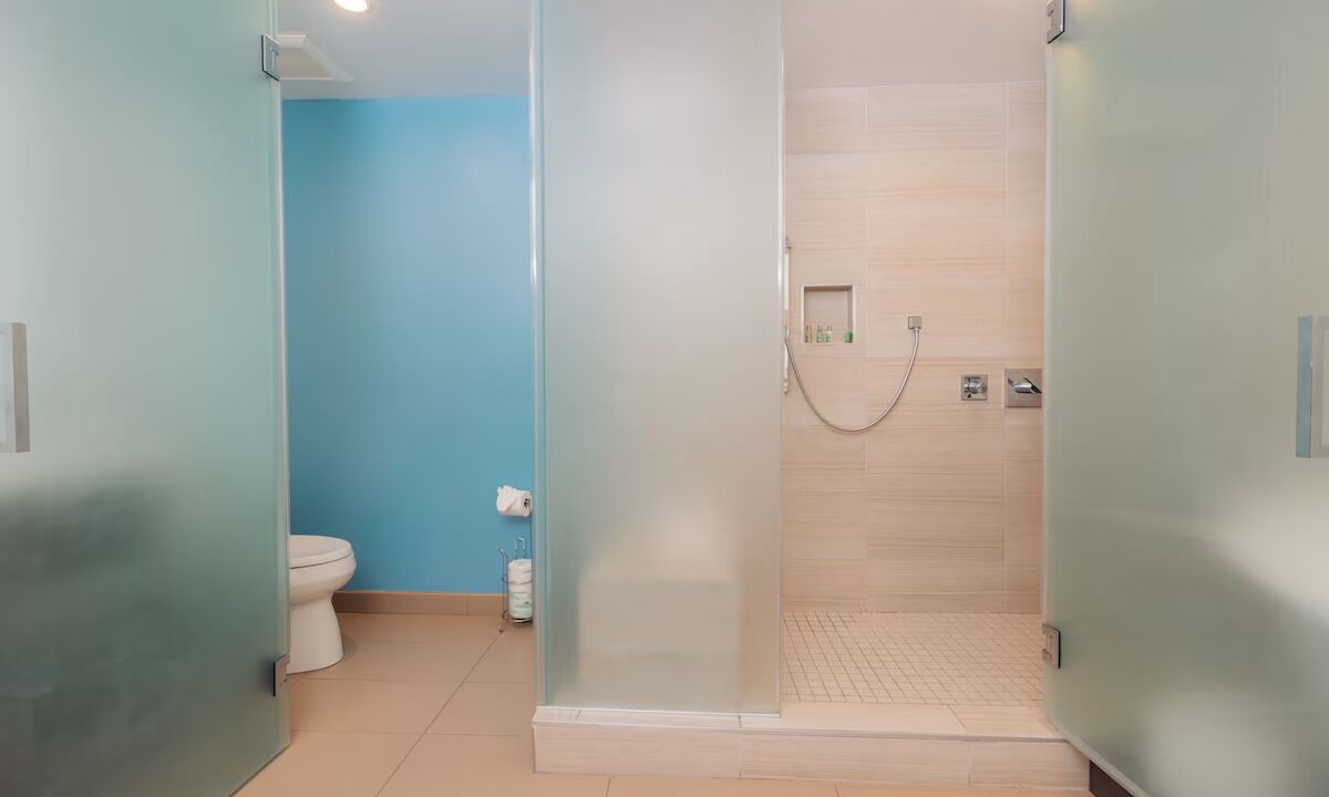 Photo of Bathroom in Harbor