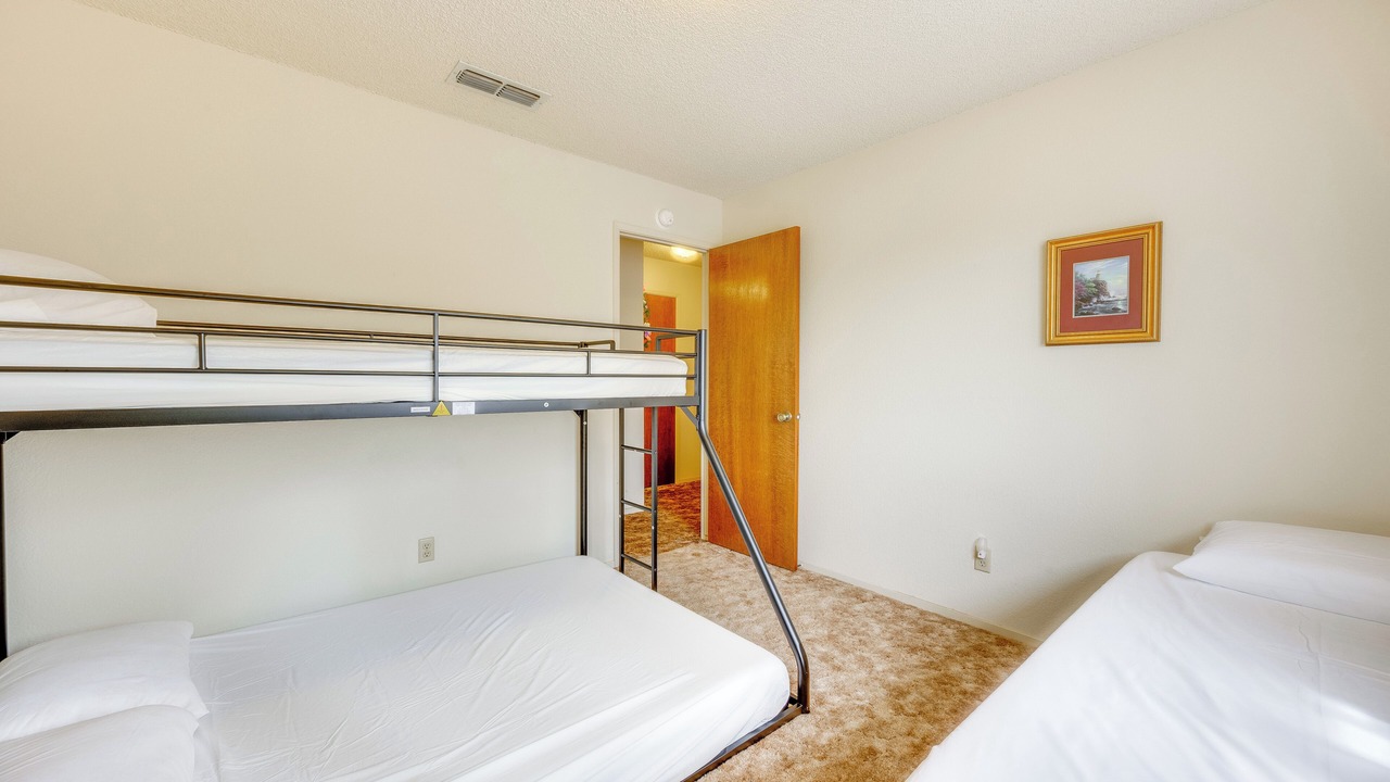 Photo of Bedroom in Yosemite Lakes