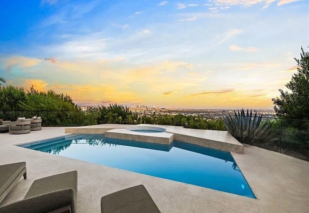 Photo of Outdoor in Hollywood Hills West