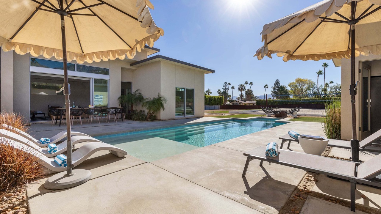 Photo of Outdoor in Racquet Club West