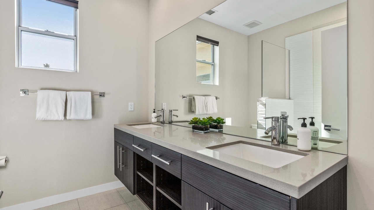 Photo of Bathroom in Racquet Club West