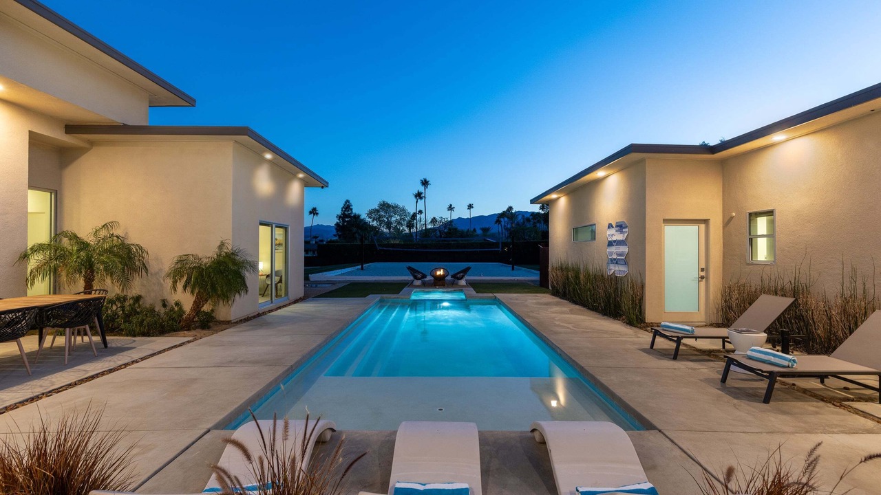 Photo of Outdoor in Racquet Club West