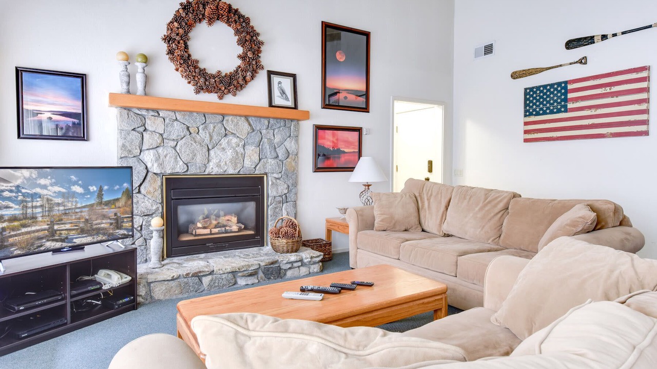 Photo of Livingroom in Tahoma