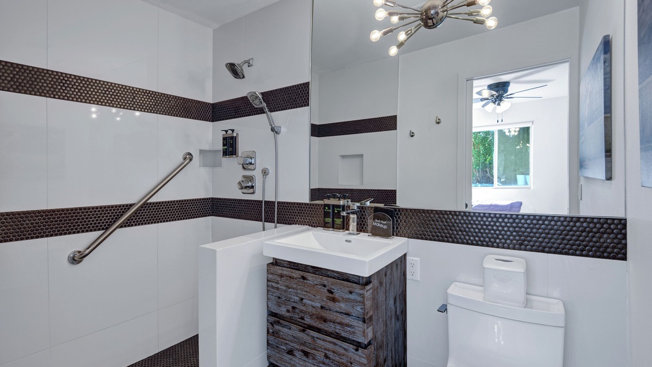 Photo of Bathroom in Racquet Club West