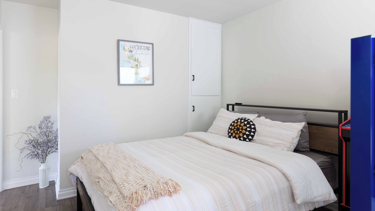 Photo of Bedroom in Burbank