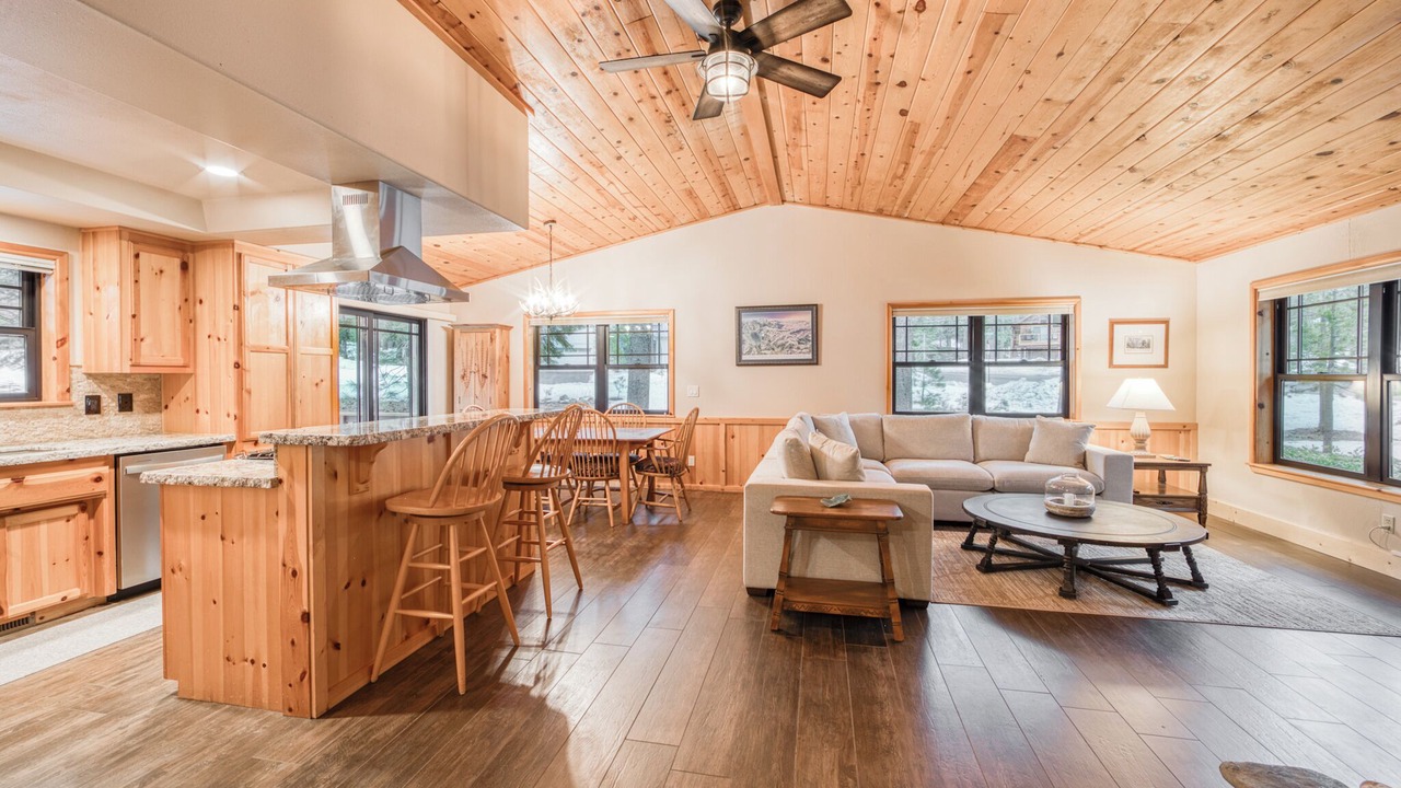 Photo of Livingroom in Truckee