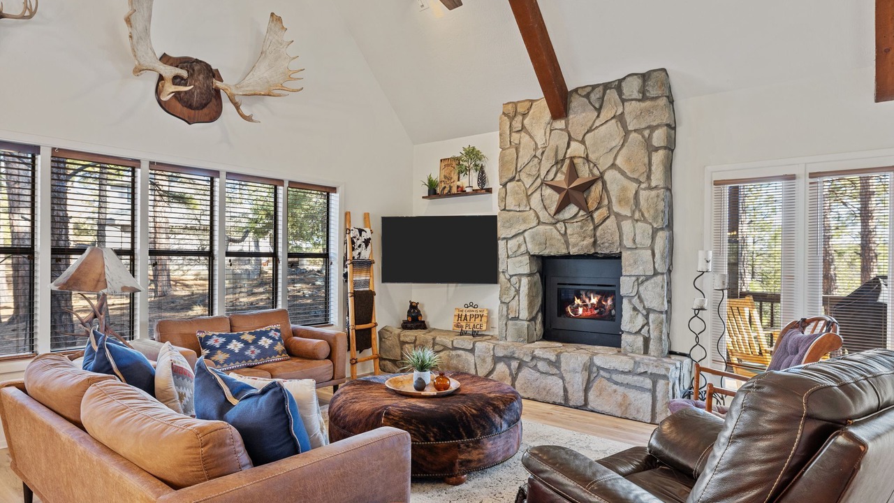 Photo of Livingroom in Highland Pines