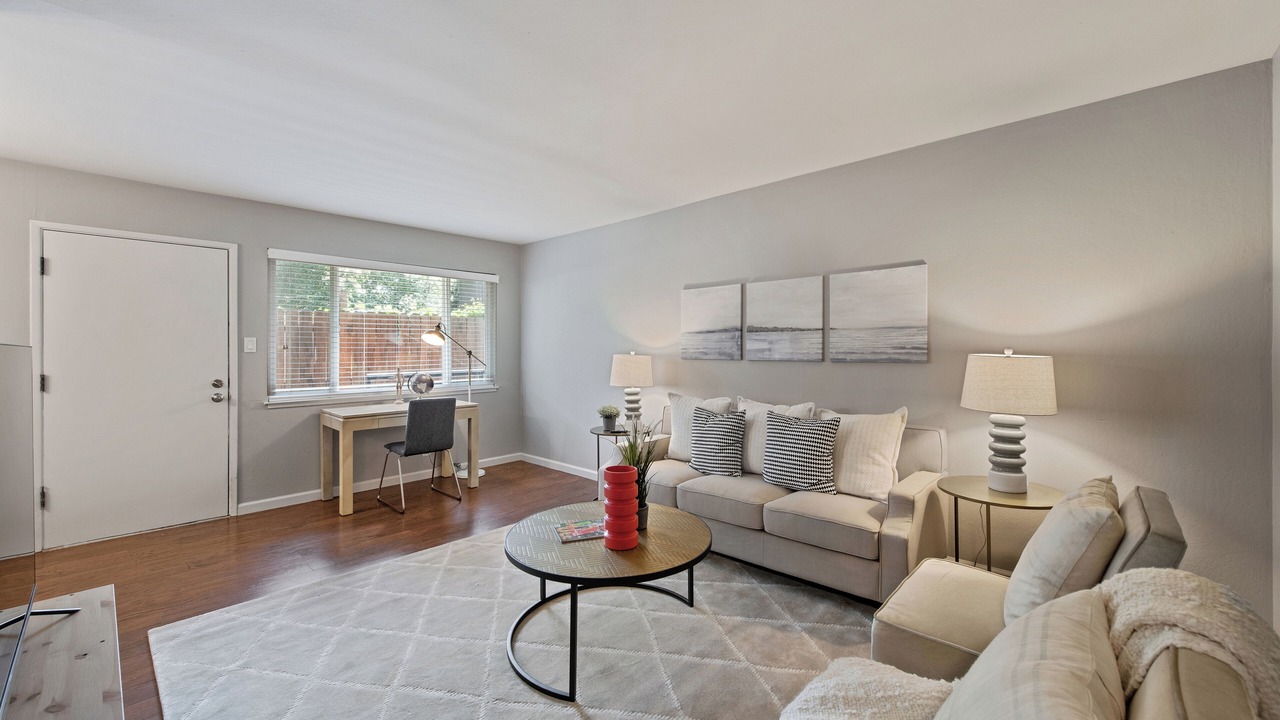 Photo of Livingroom in Oakland Ave - Harrison St