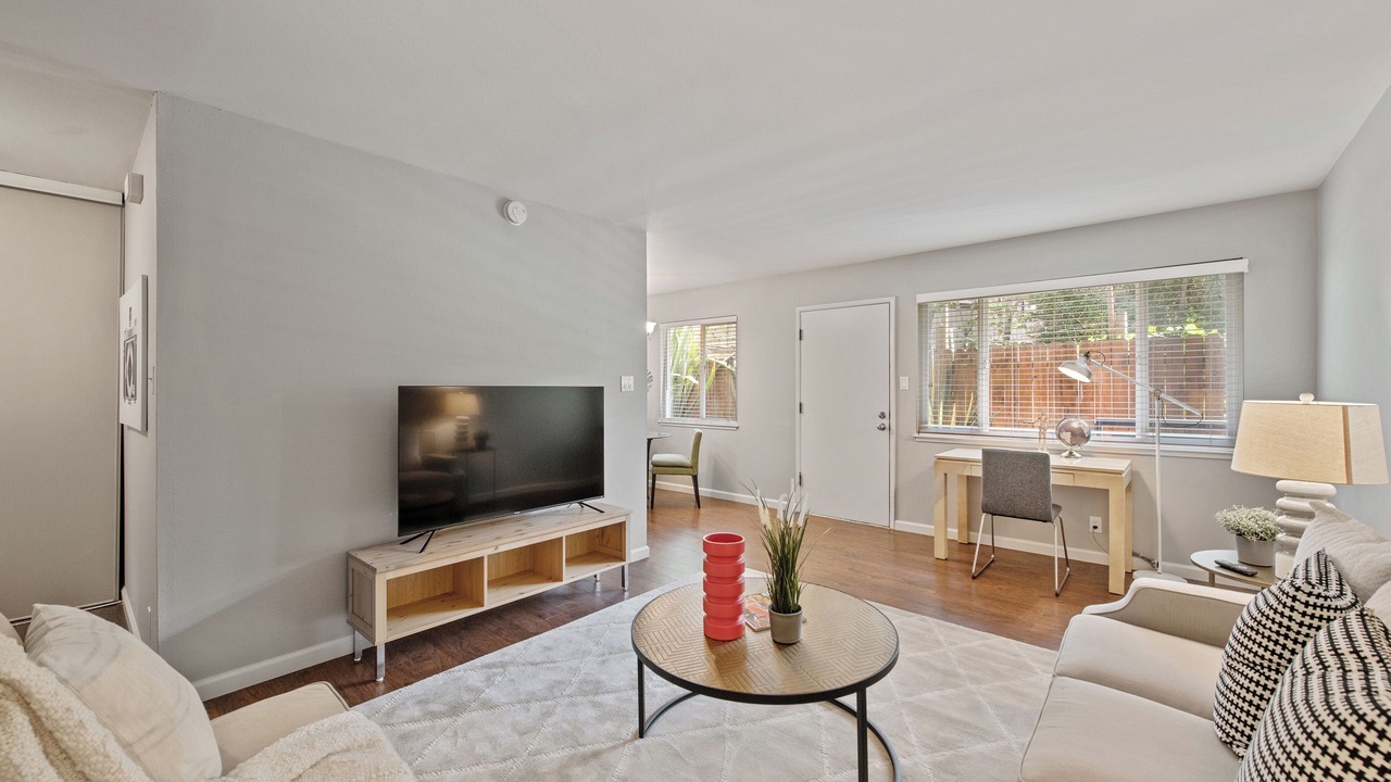 Photo of Livingroom in Oakland Ave - Harrison St