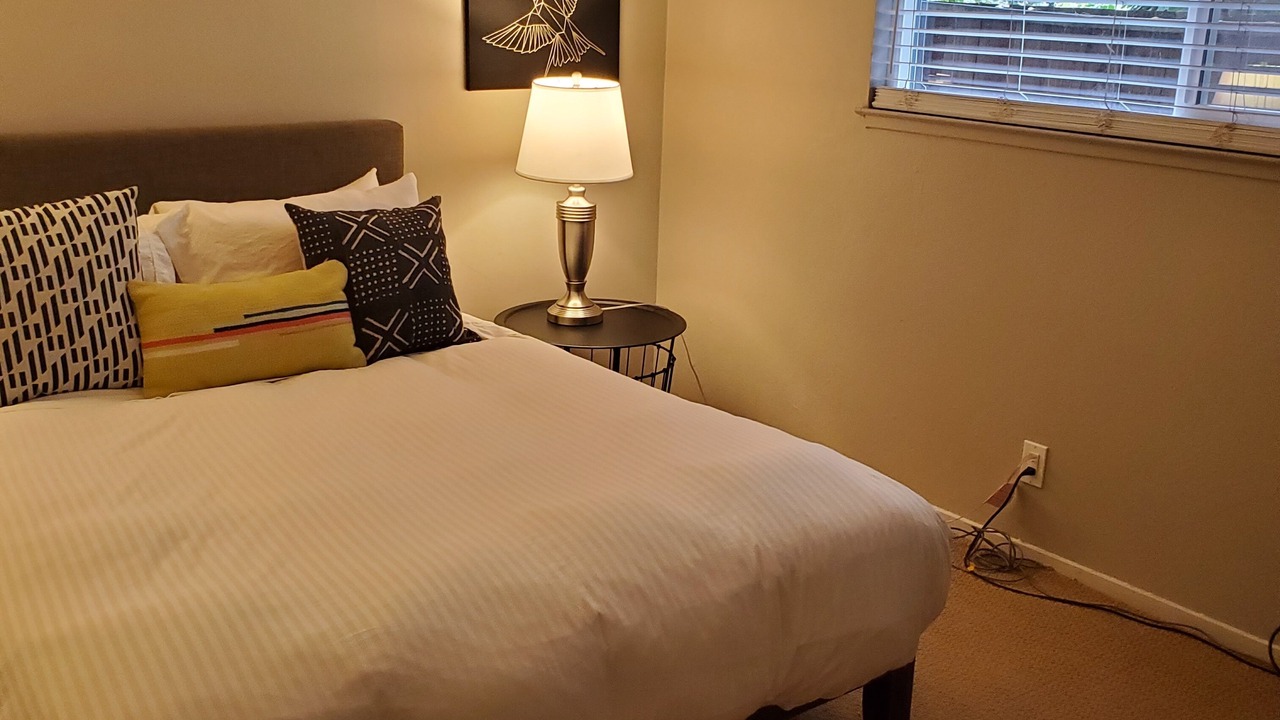 Photo of Bedroom in Oakland Ave - Harrison St