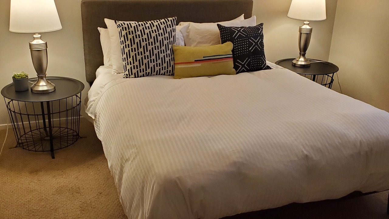 Photo of Bedroom in Oakland Ave - Harrison St