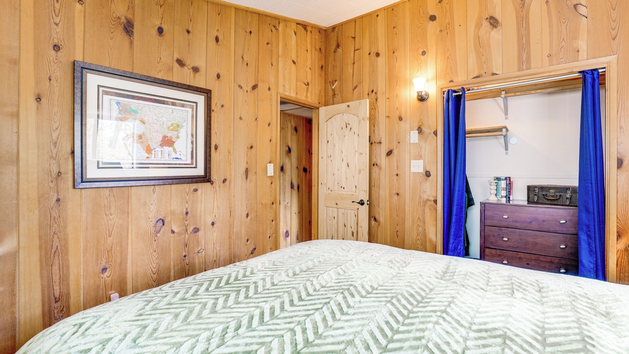 Photo of Bedroom in Mountain Club
