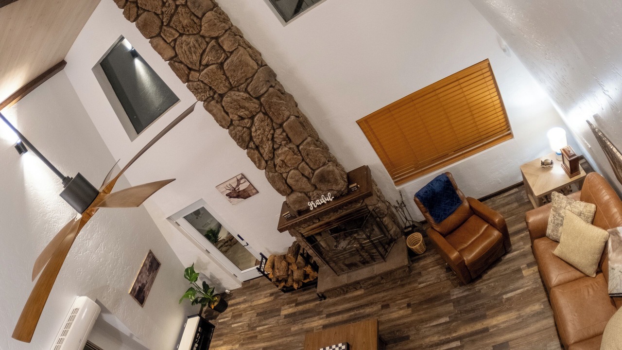 Photo of Livingroom in Highland Pines