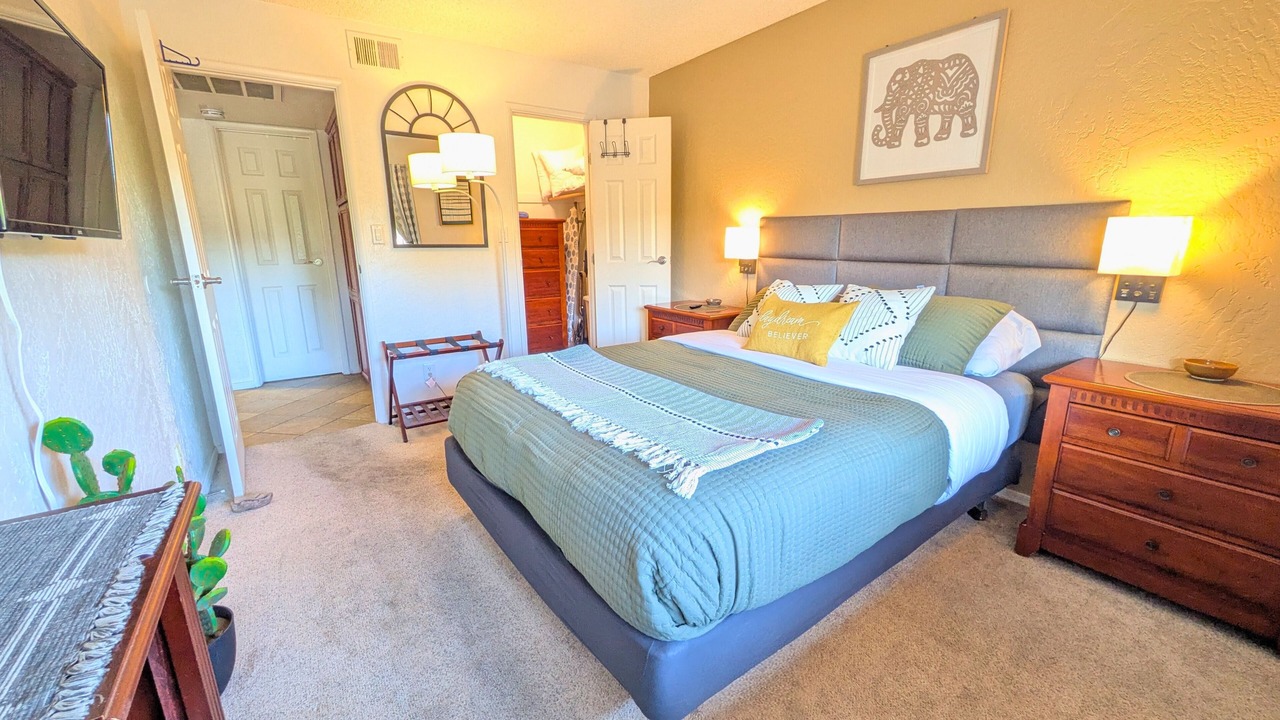 Photo of Bedroom in Oak Creek