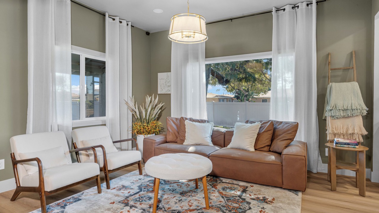 Photo of Livingroom in Midway City