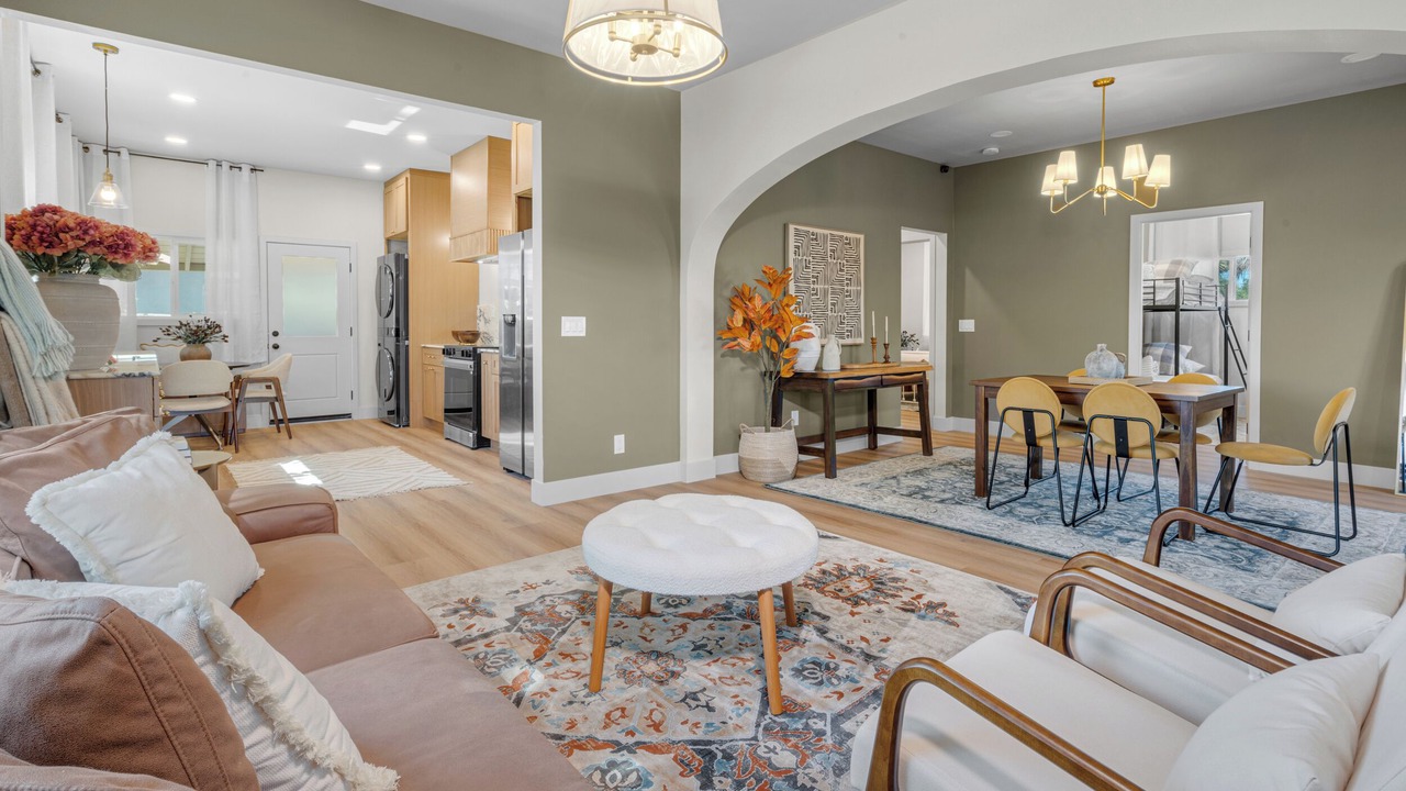 Photo of Livingroom in Midway City