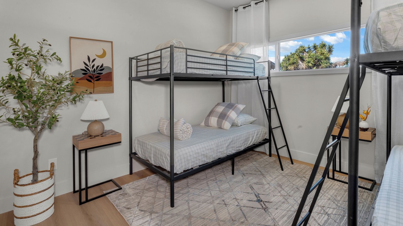 Photo of Bedroom in Midway City