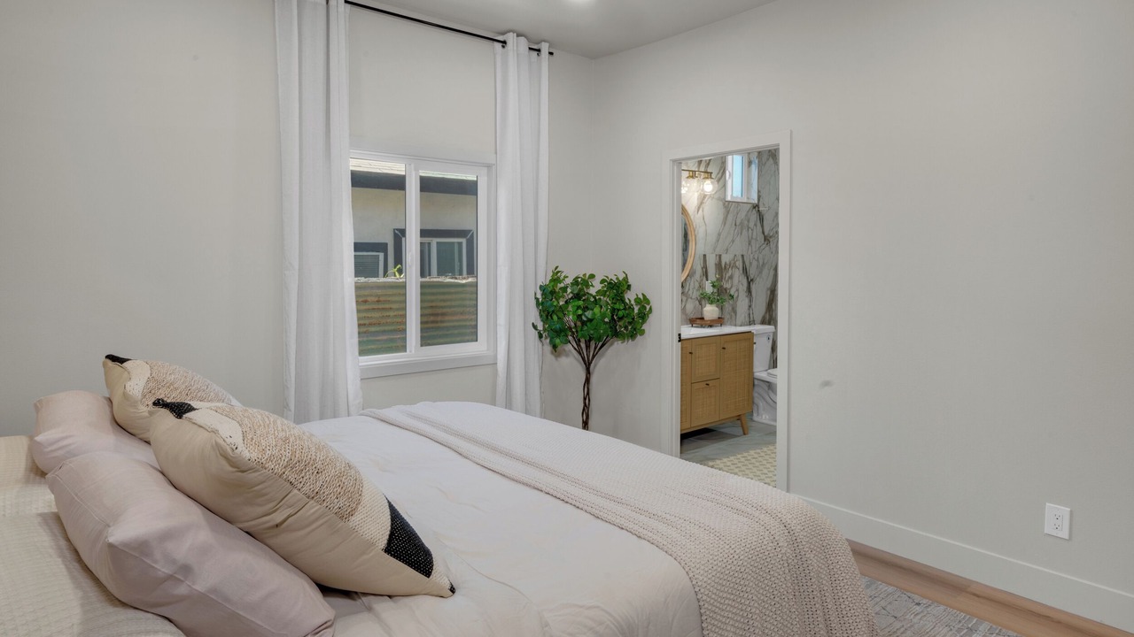 Photo of Bedroom in Midway City