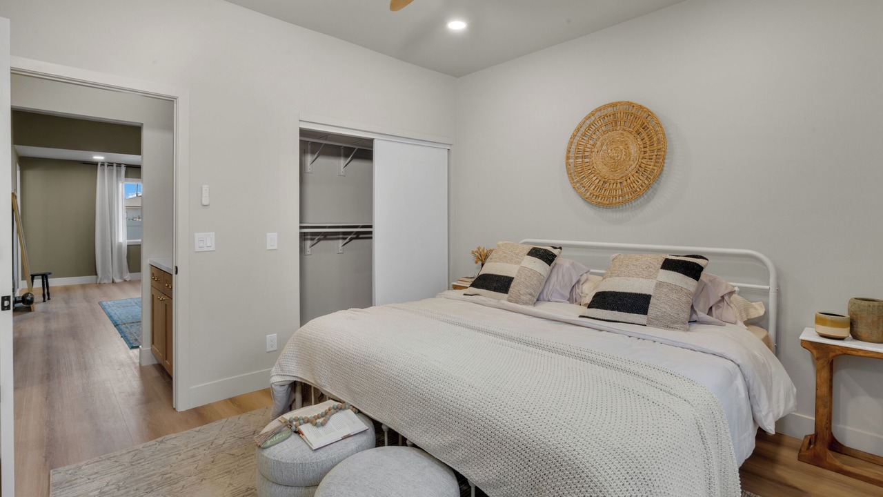 Photo of Bedroom in Midway City
