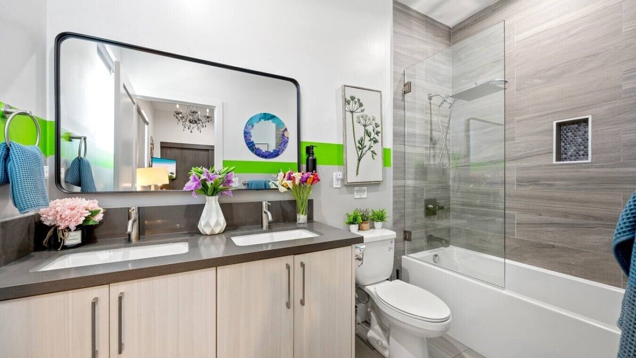 Photo of Bathroom in NoHo Arts District