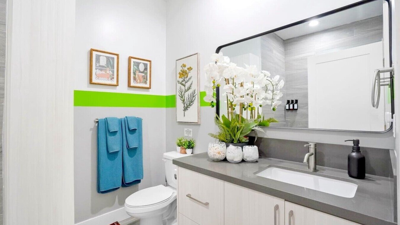 Photo of Bathroom in NoHo Arts District