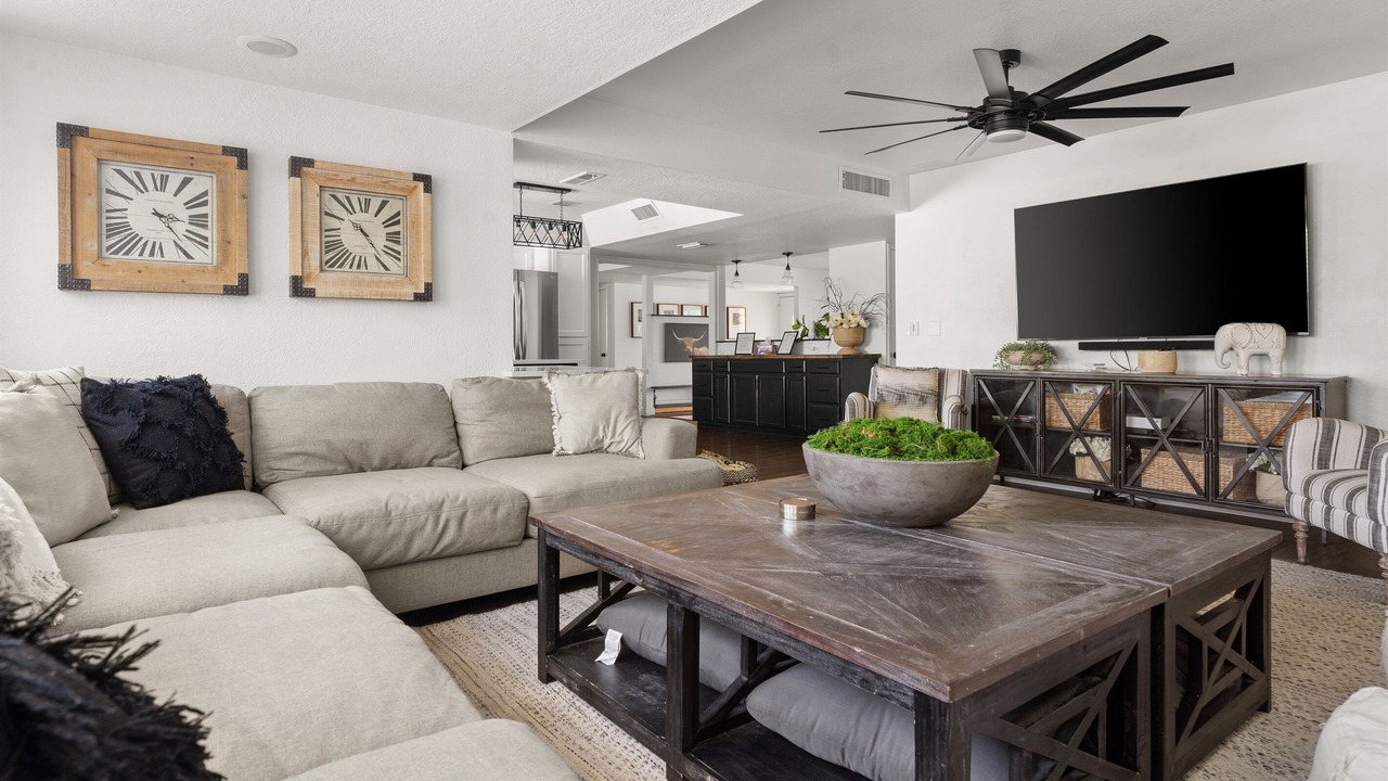 Photo of Livingroom in Moon Mountain Vistas