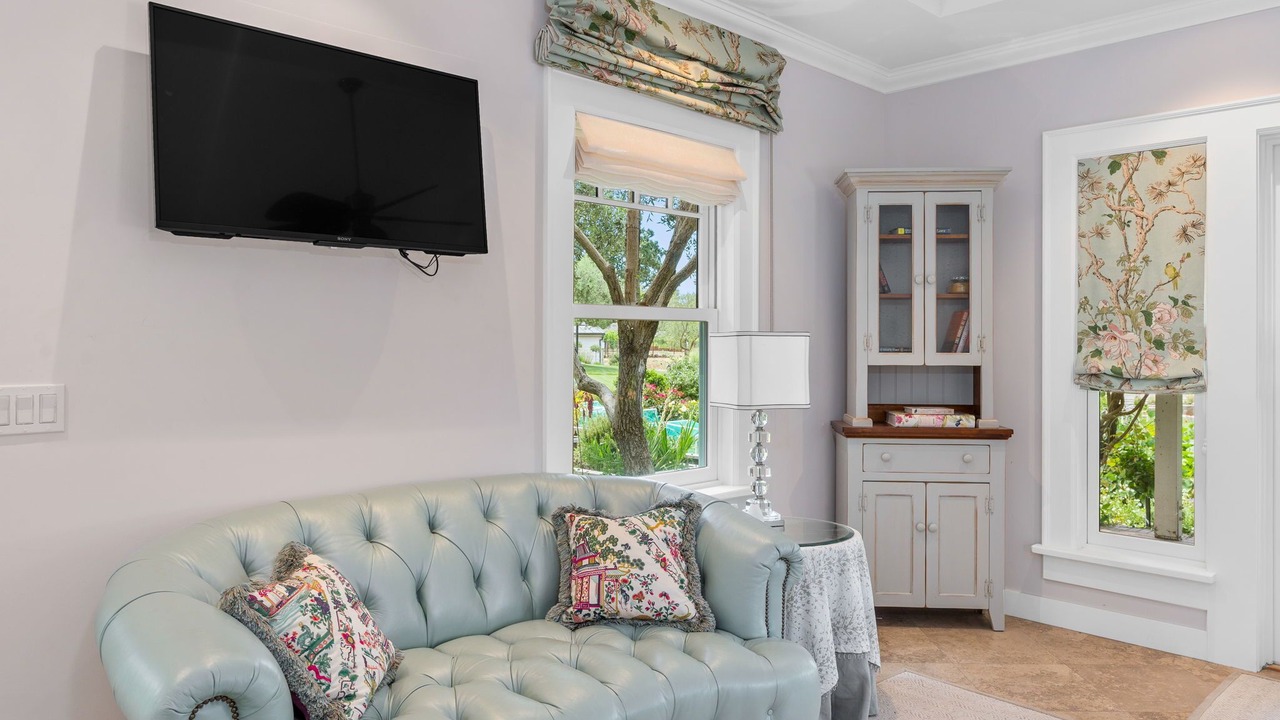 Photo of Livingroom in Napa
