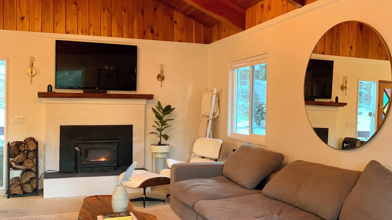 Photo of Livingroom in Crestline
