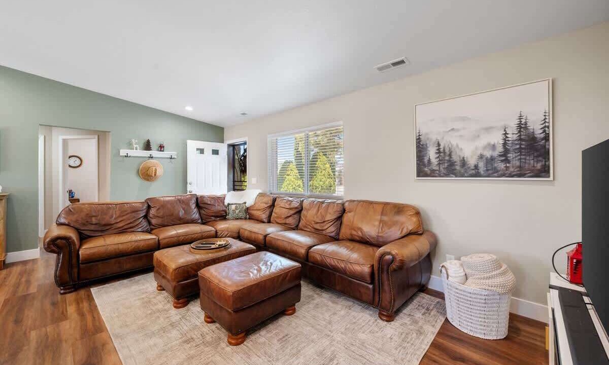 Photo of Livingroom in Prescott Valley Units