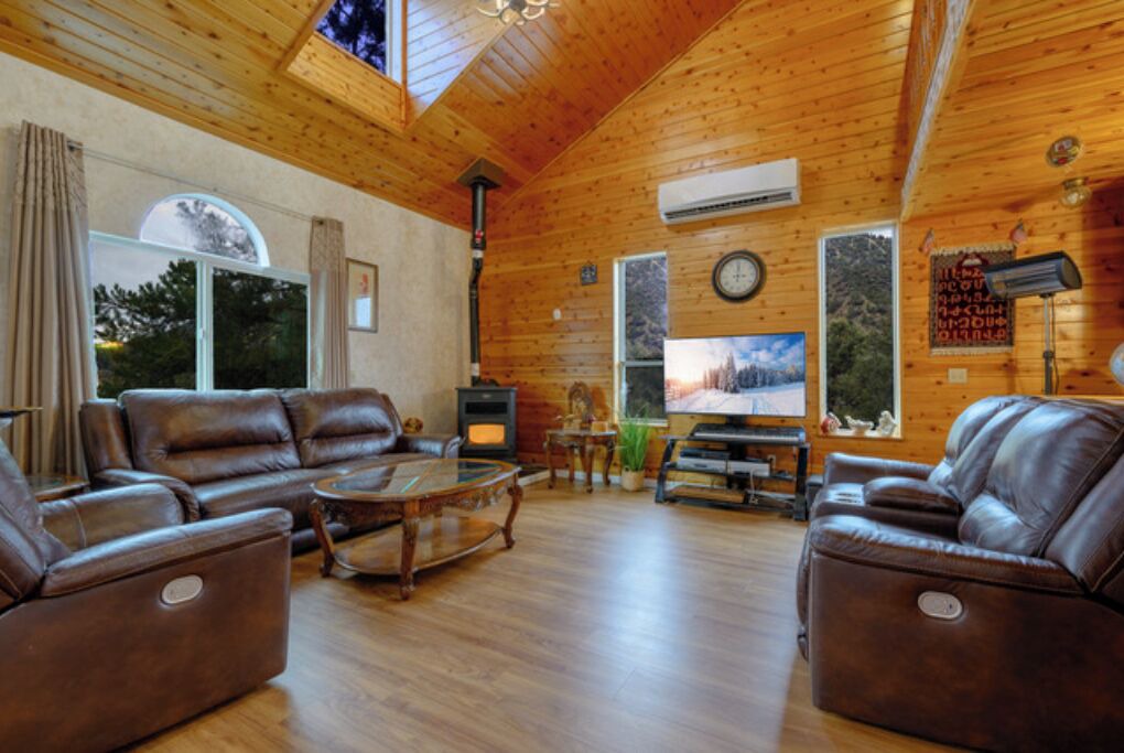 Photo of Livingroom in Pine Mountain Club