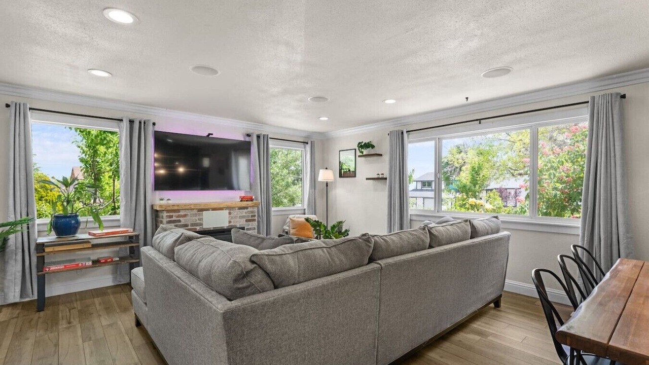 Photo of Livingroom in West University