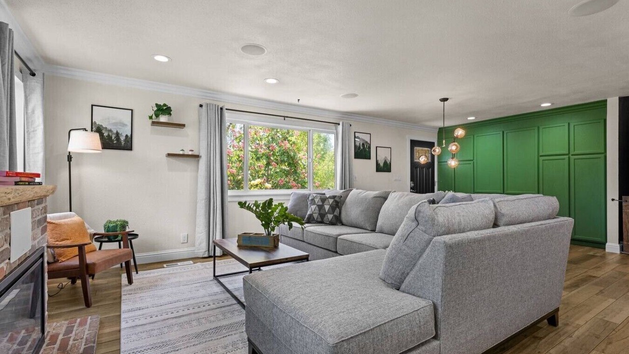Photo of Livingroom in West University