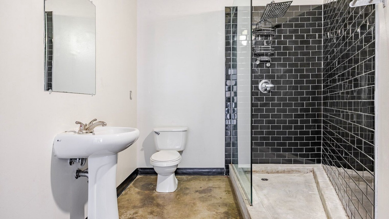 Photo of Bathroom in Hollywood