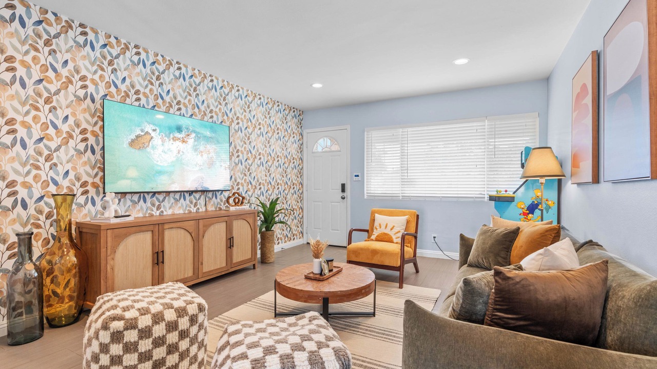 Photo of Livingroom in Midway City