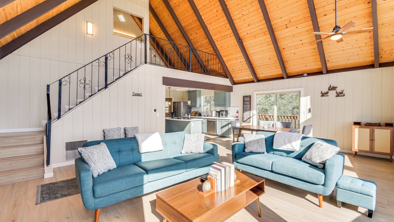 Photo of Livingroom in Yosemite Lakes