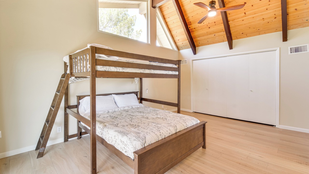 Photo of Patio Balcony in Yosemite Lakes