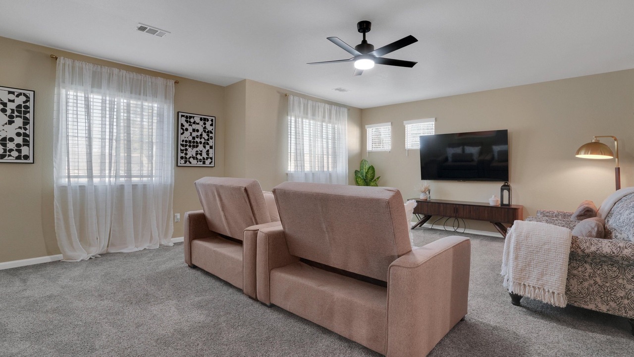 Photo of Livingroom in Spanos Park