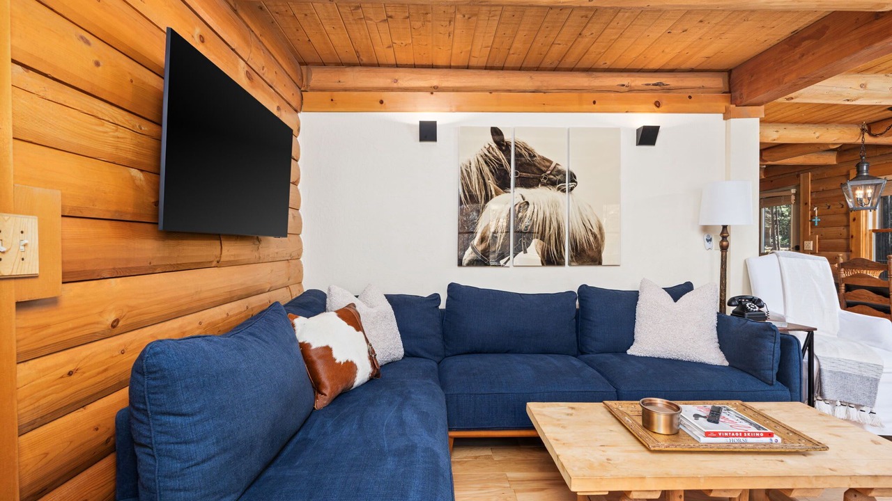 Photo of Livingroom in Shaver Lake