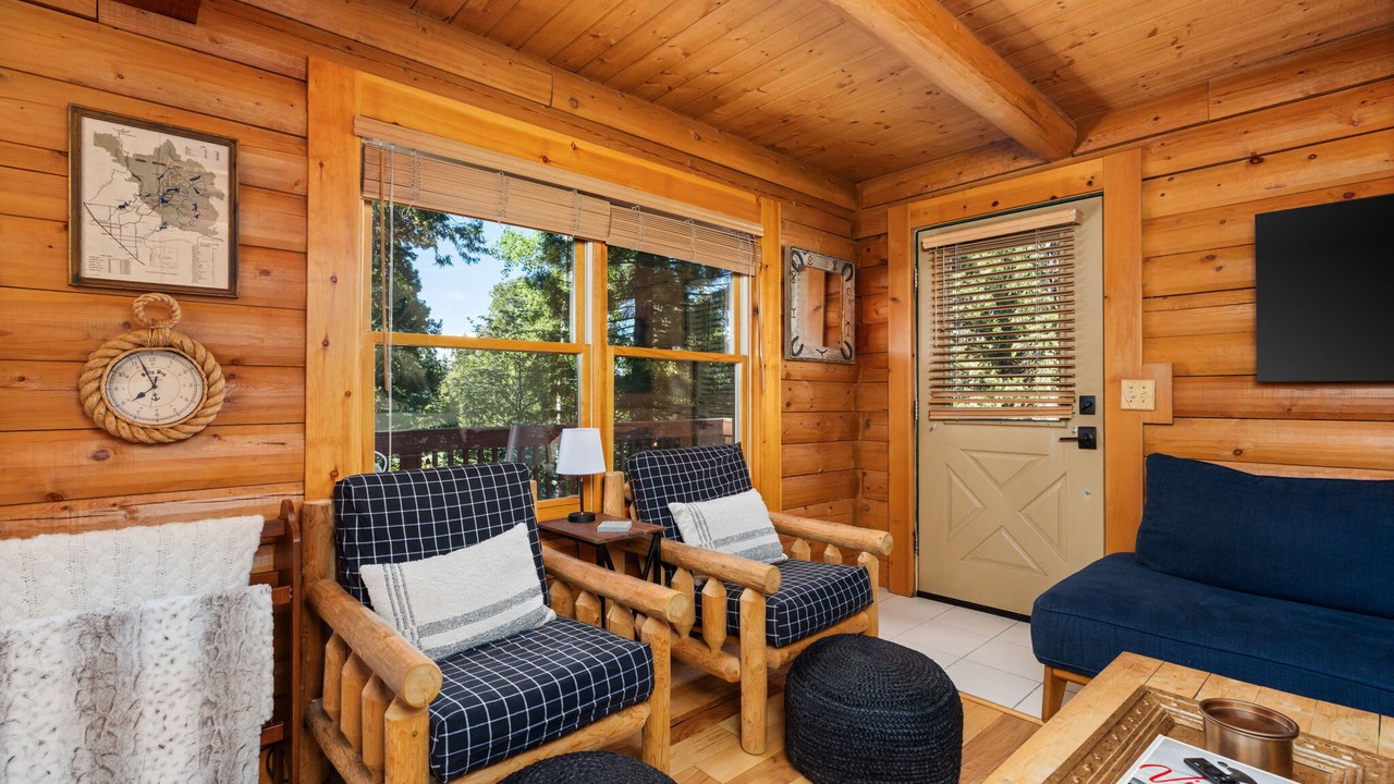 Photo of Livingroom in Shaver Lake